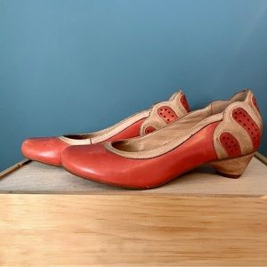 Cute coral heels size 6